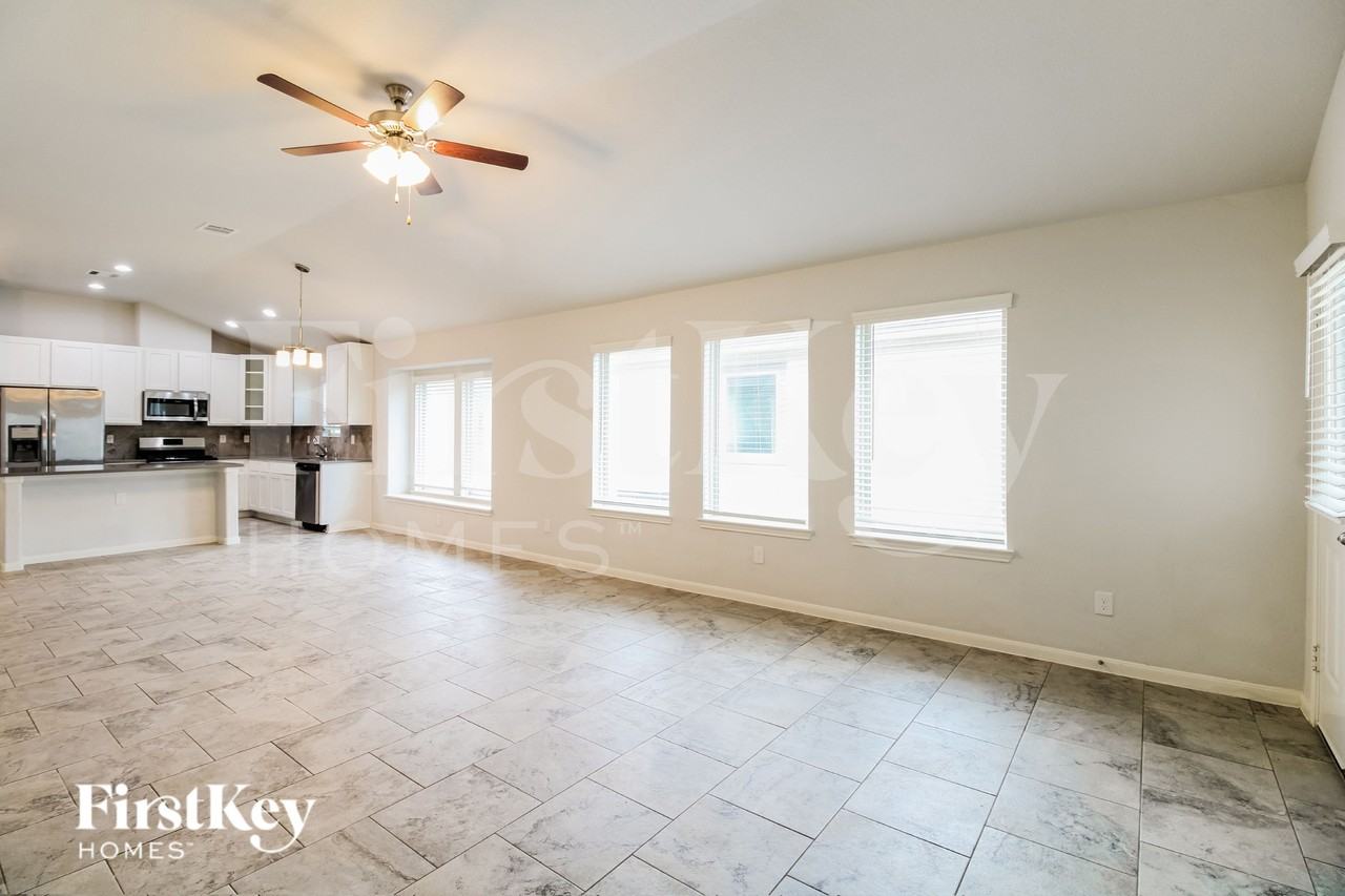 723 Norwalk Dr - Photo 3 of 15