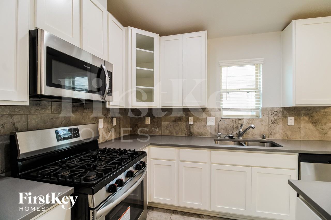 723 Norwalk Dr - Photo 7 of 15