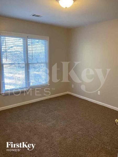 2349 Woodleaf Ct - Photo 4 of 15