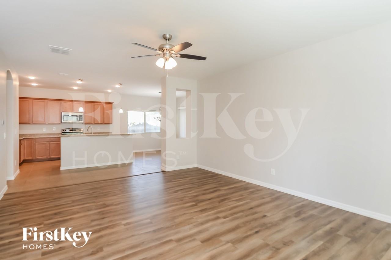 1408 W Nectarine Ave - Photo 3 of 15
