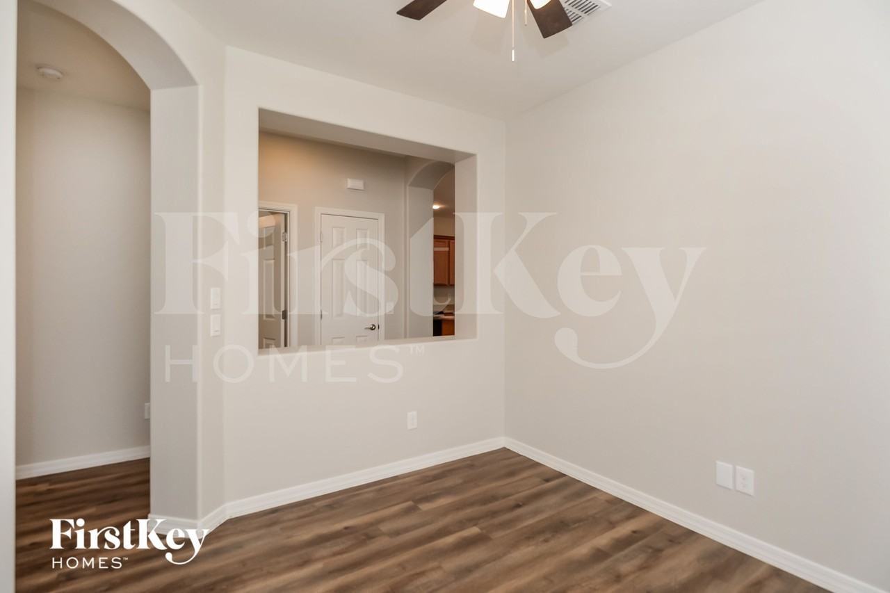 1408 W Nectarine Ave - Photo 5 of 15