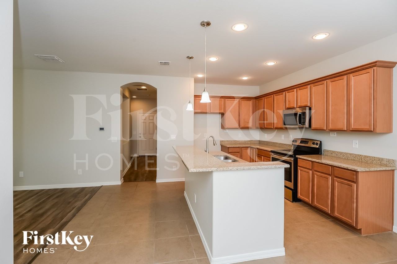 1408 W Nectarine Ave - Photo 7 of 15