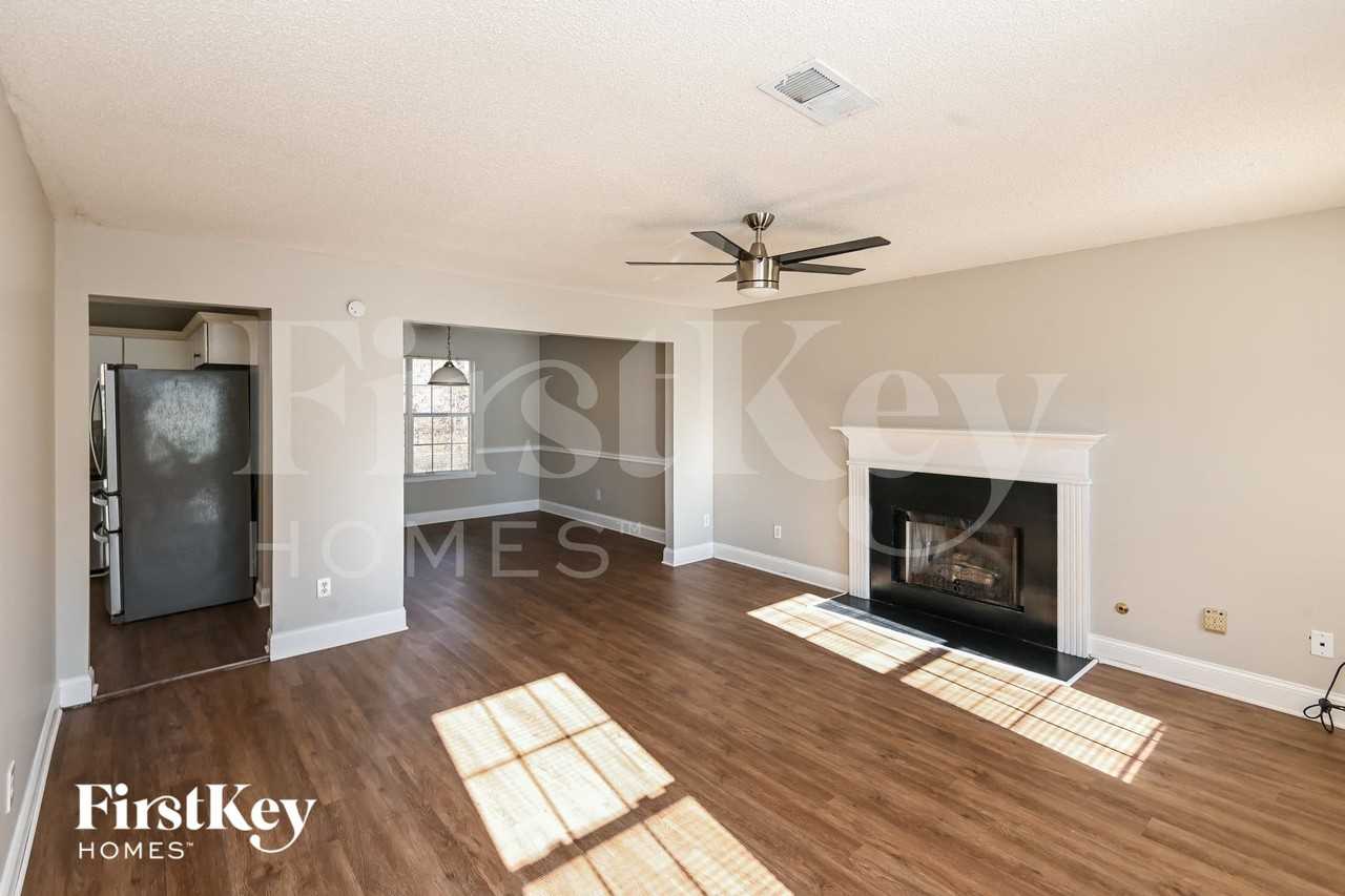 3203 Spring Mesa Ct - Photo 4 of 15