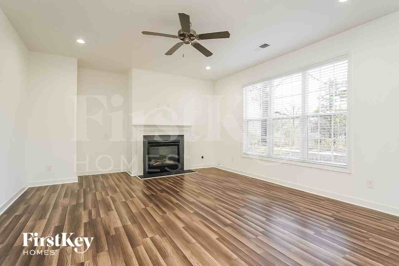 1816 Yarborough Dr - Photo 3 of 15