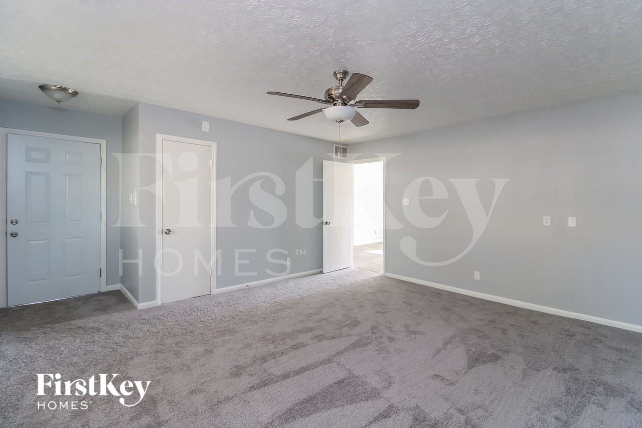 4118 Kingsland Cir - Photo 2 of 15