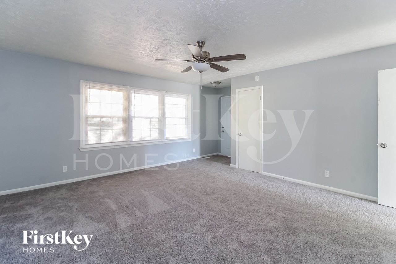 4118 Kingsland Cir - Photo 3 of 15
