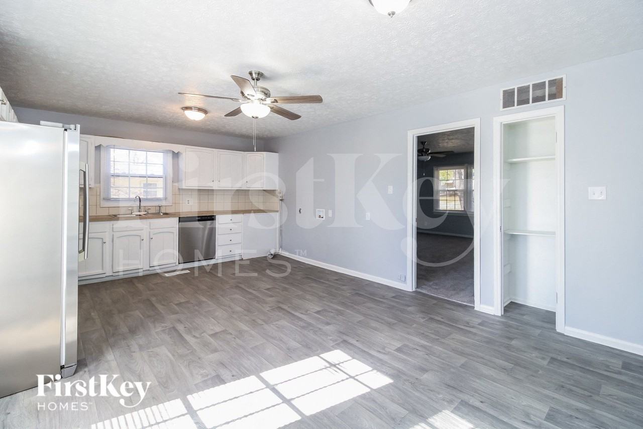 4118 Kingsland Cir - Photo 4 of 15