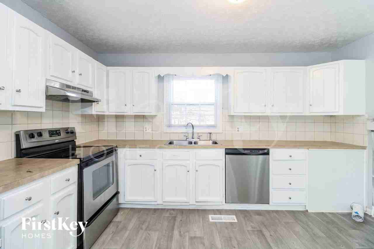 4118 Kingsland Cir - Photo 5 of 15