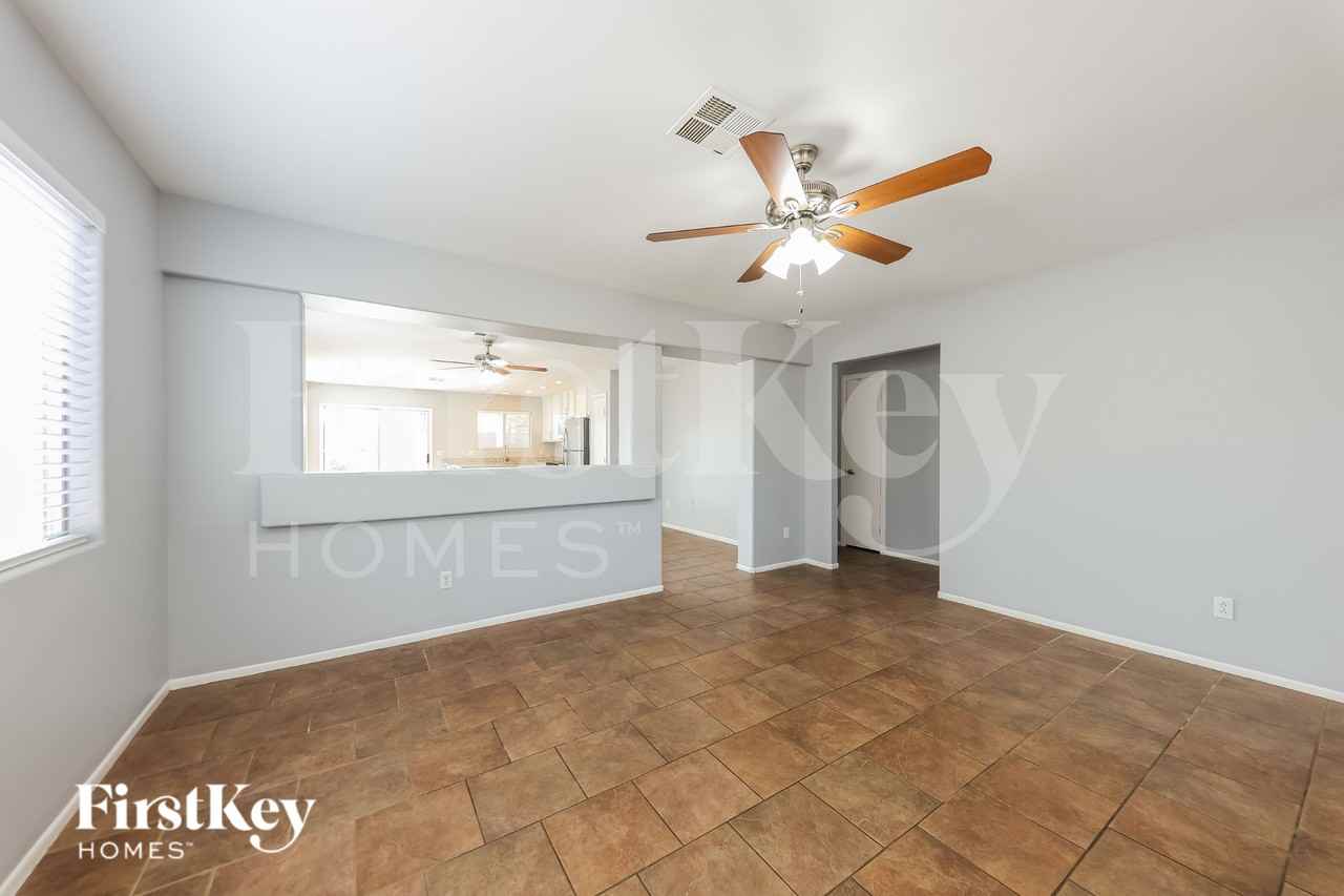 17443 N 28th Ave - Photo 2 of 16