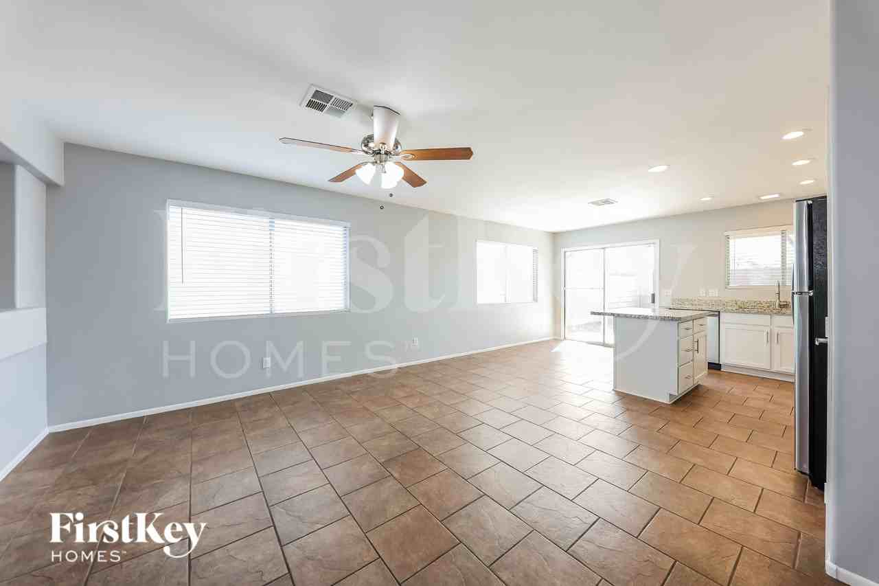 17443 N 28th Ave - Photo 4 of 16