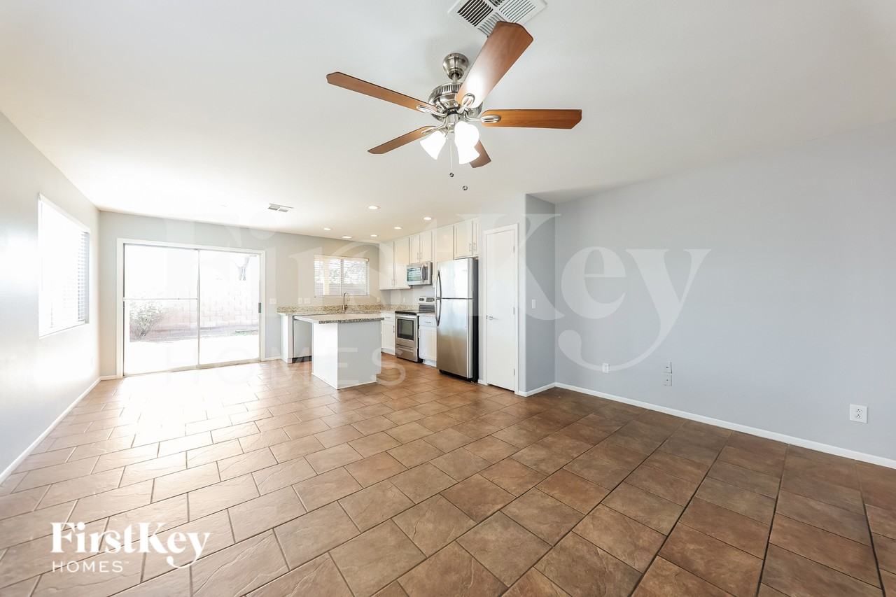 17443 N 28th Ave - Photo 5 of 16