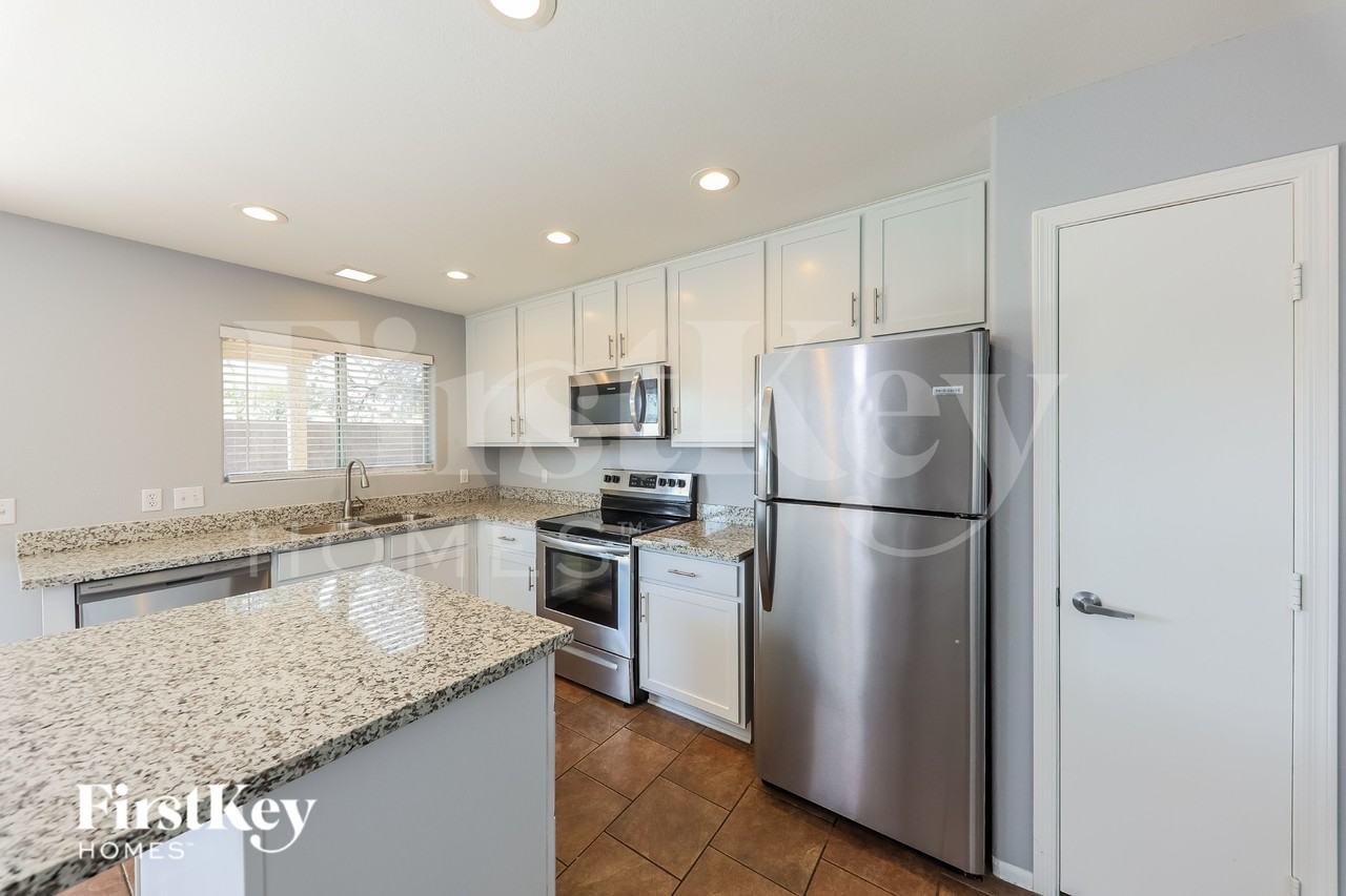 17443 N 28th Ave - Photo 7 of 16