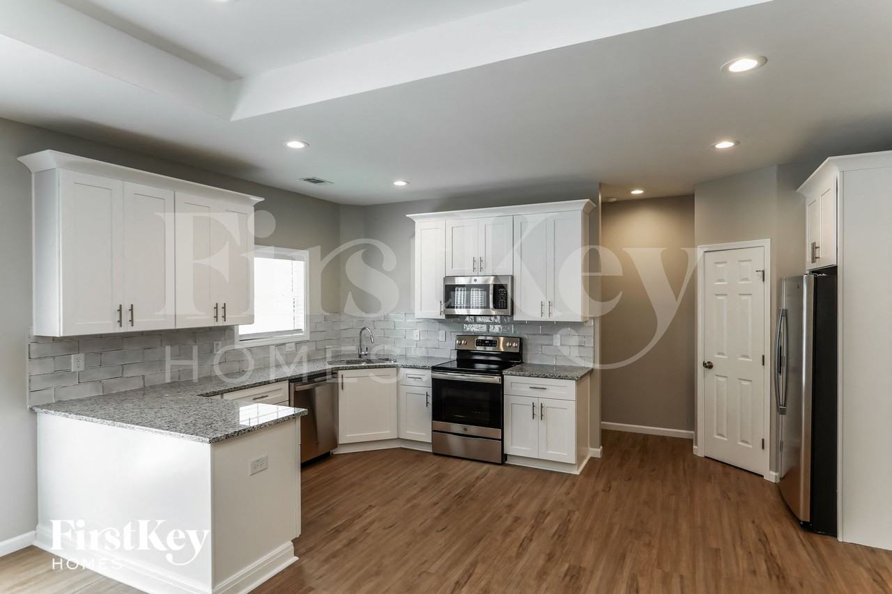 593 South St - Photo 3 of 14