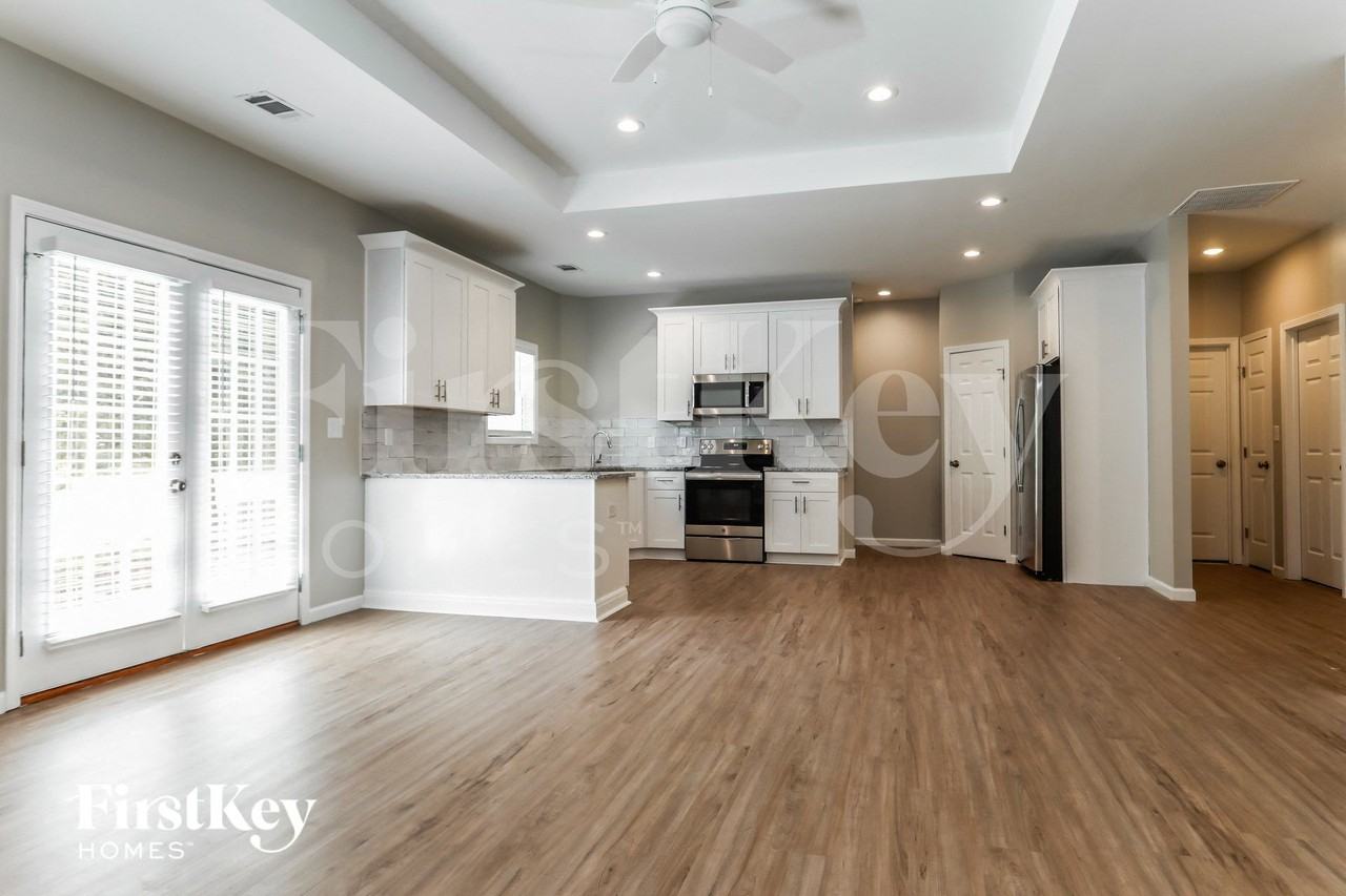 593 South St - Photo 4 of 14