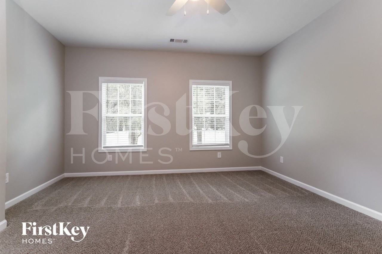 593 South St - Photo 5 of 14