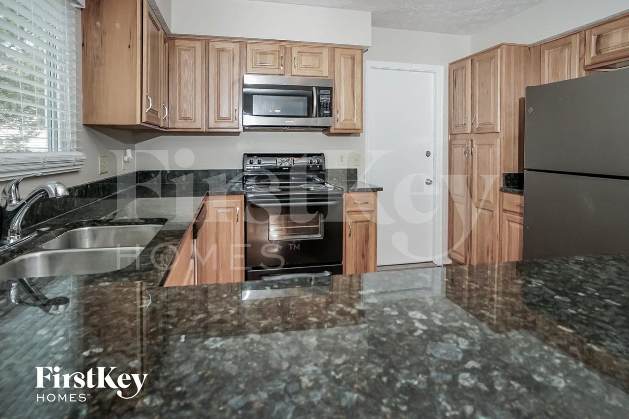 9625 Lackawana Ct - Photo 4 of 17