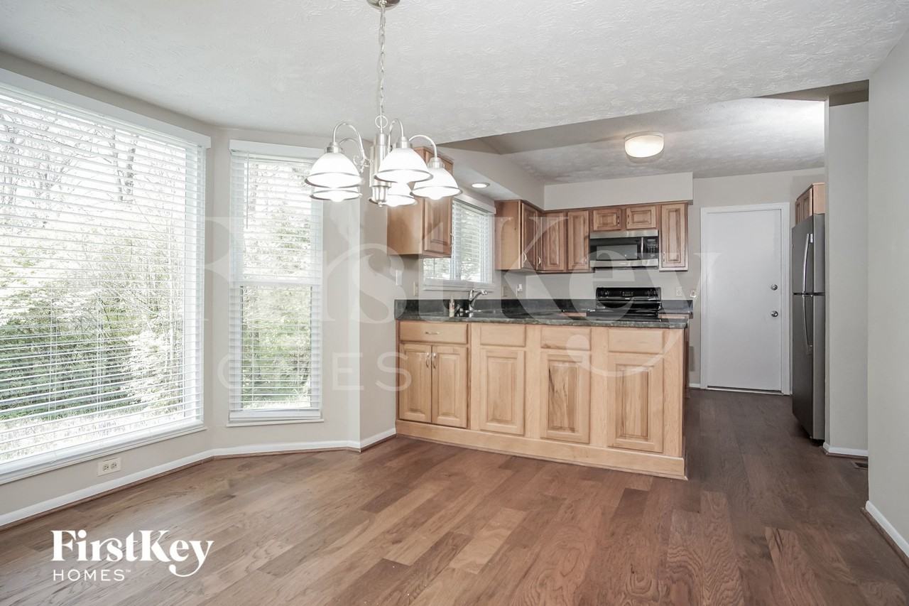 9625 Lackawana Ct - Photo 5 of 17