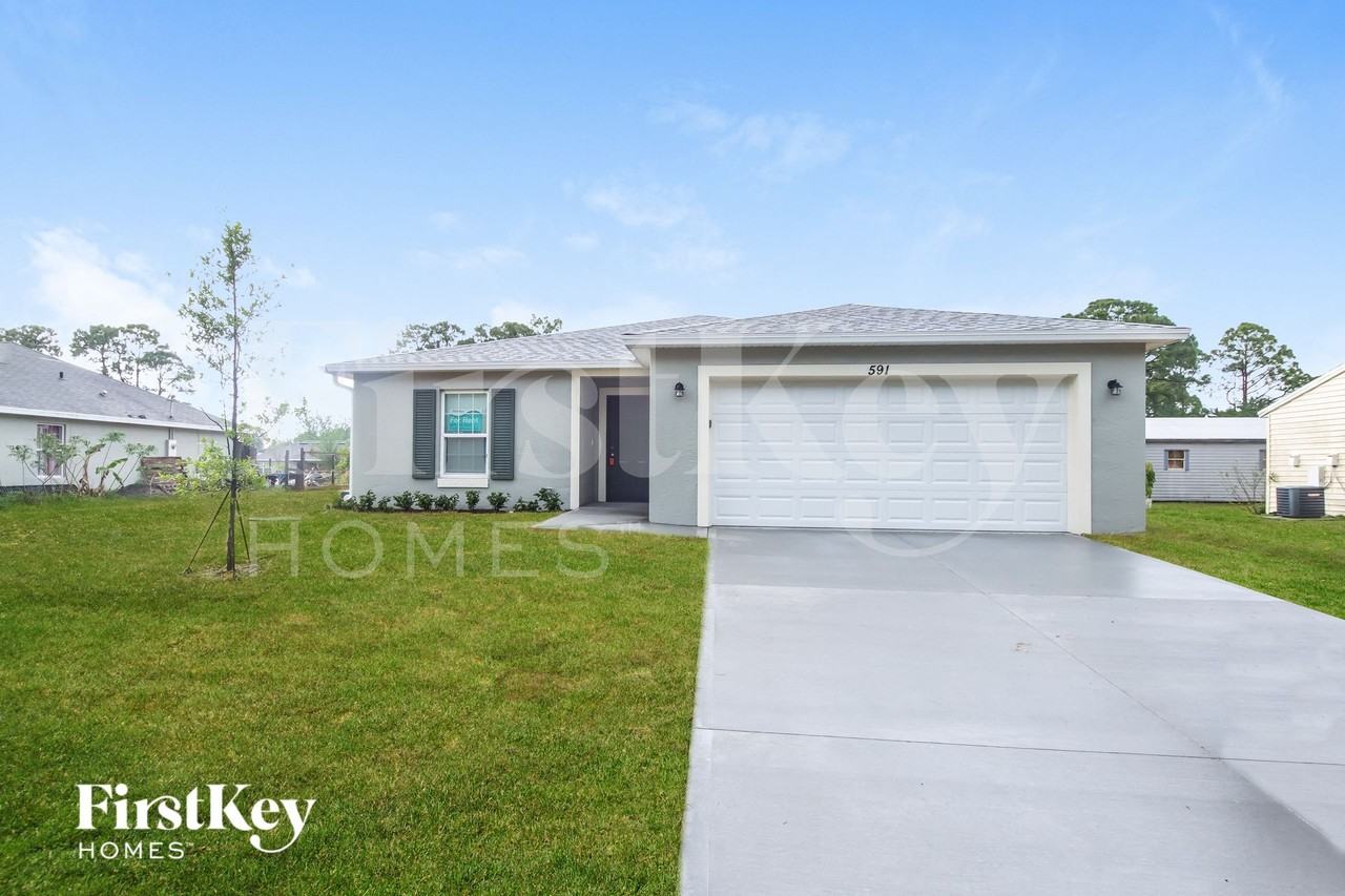 591 Brickell St Se - Photo 2 of 15