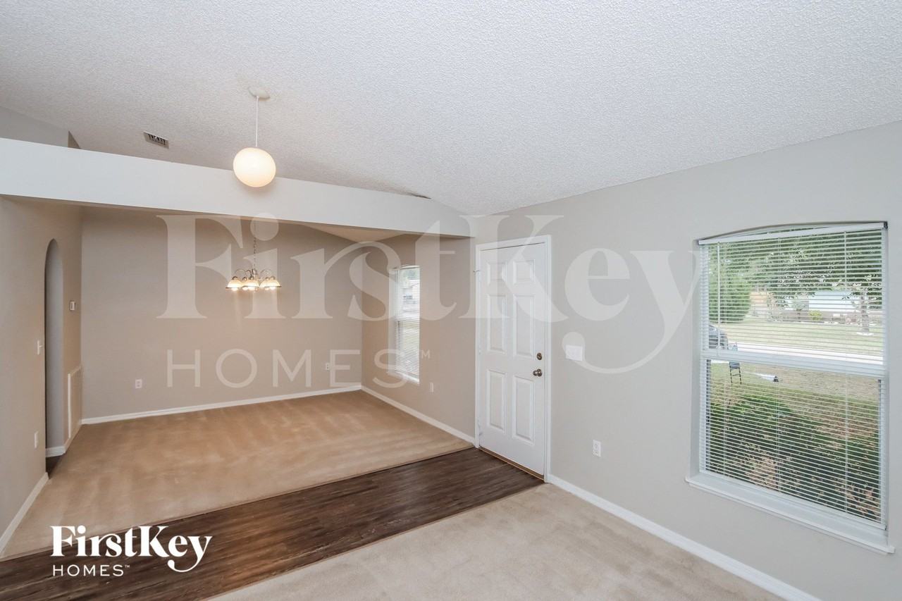 591 Brickell St Se - Photo 3 of 15