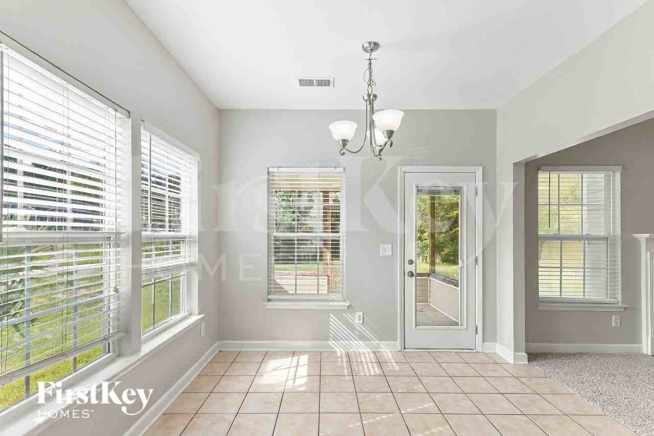 3038 Argyll Dr - Photo 4 of 16