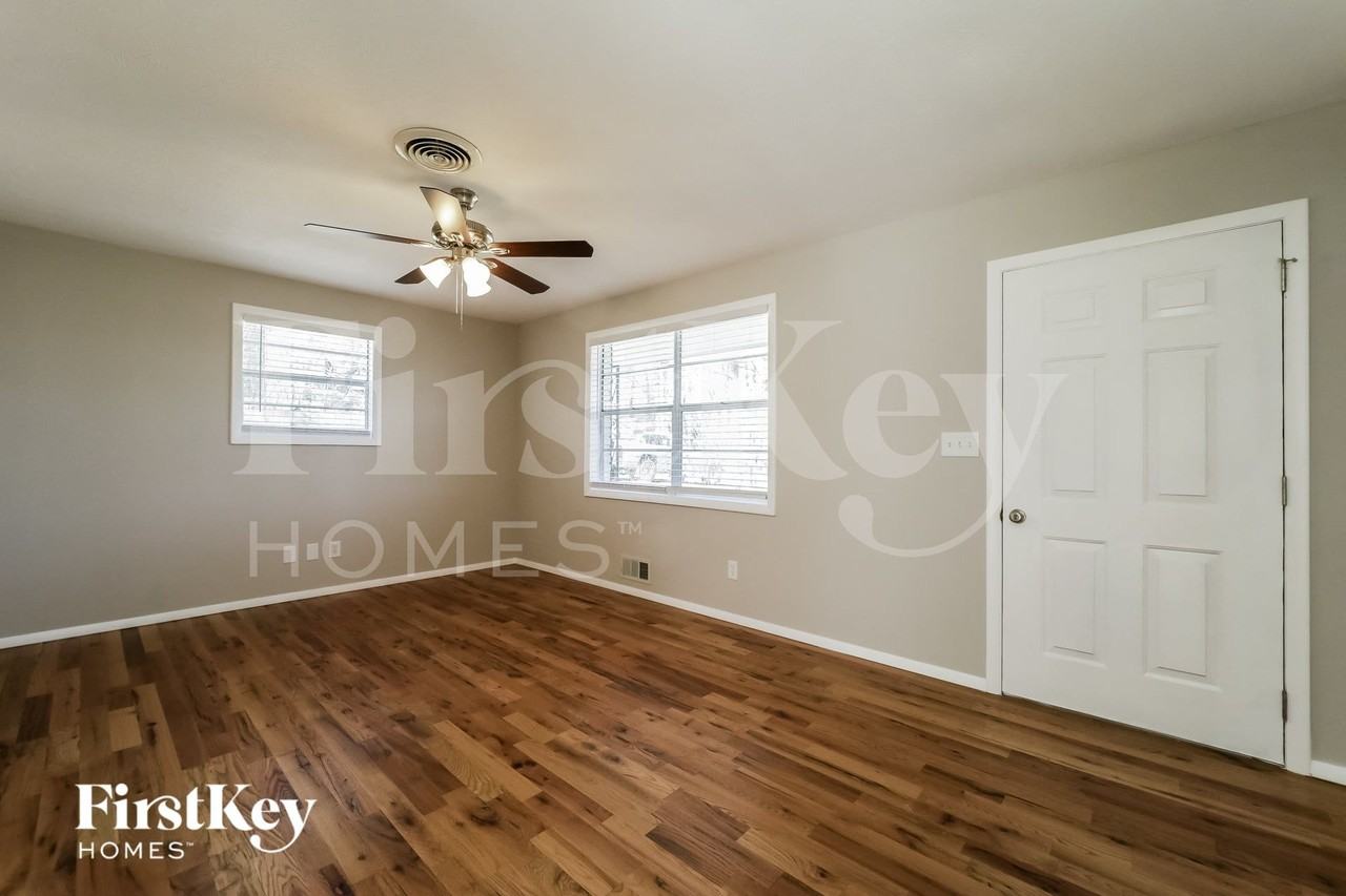 150 Mark Ln Se - Photo 2 of 15