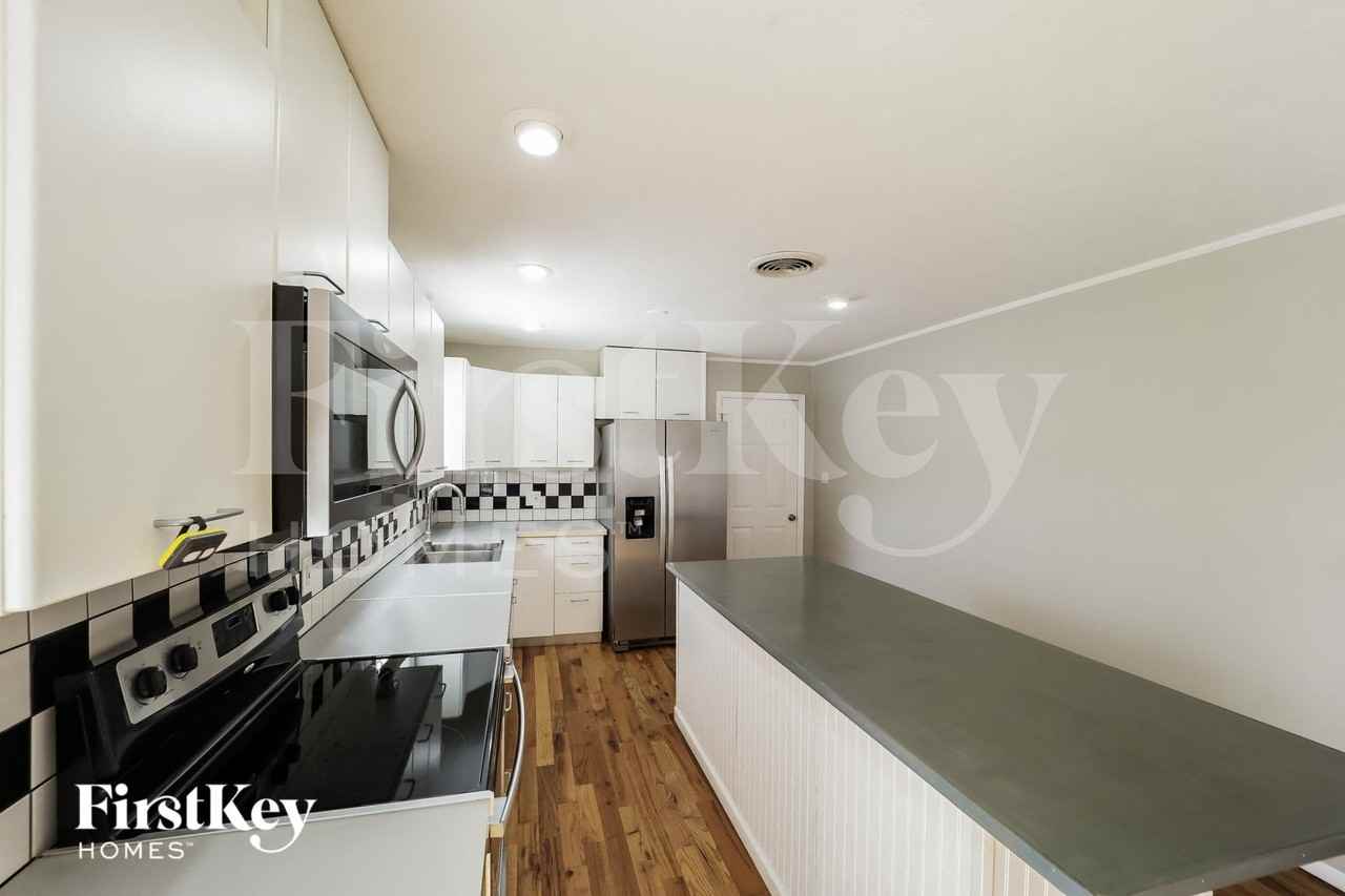 150 Mark Ln Se - Photo 4 of 15