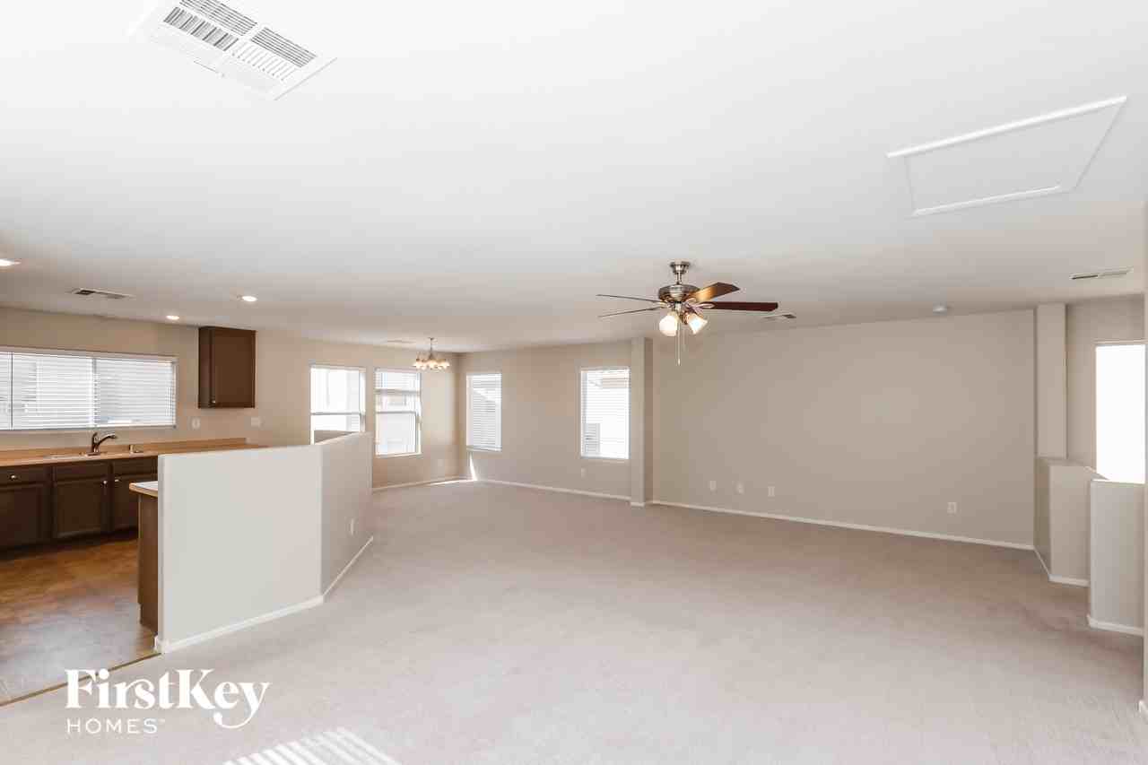 11609 Stivali St - Photo 2 of 15