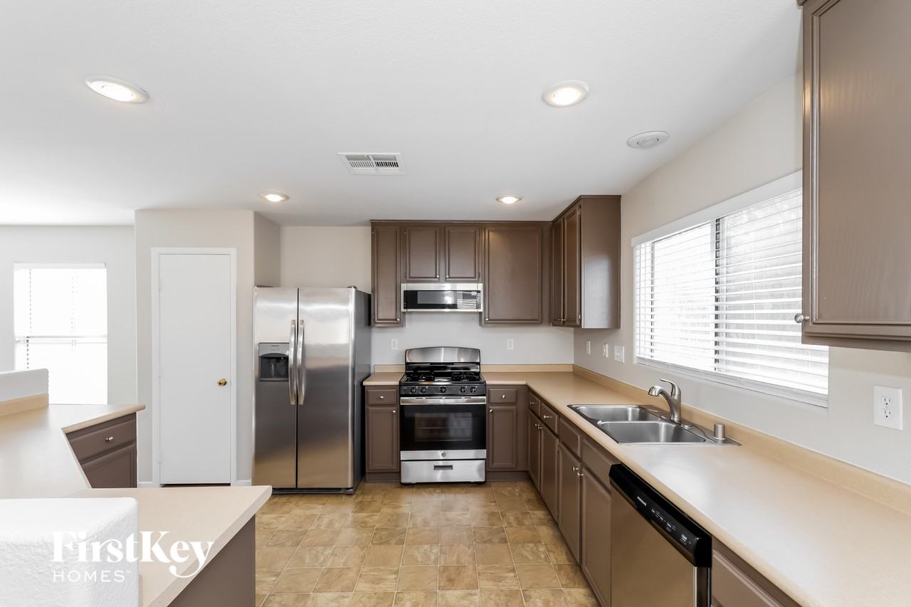 11609 Stivali St - Photo 5 of 15
