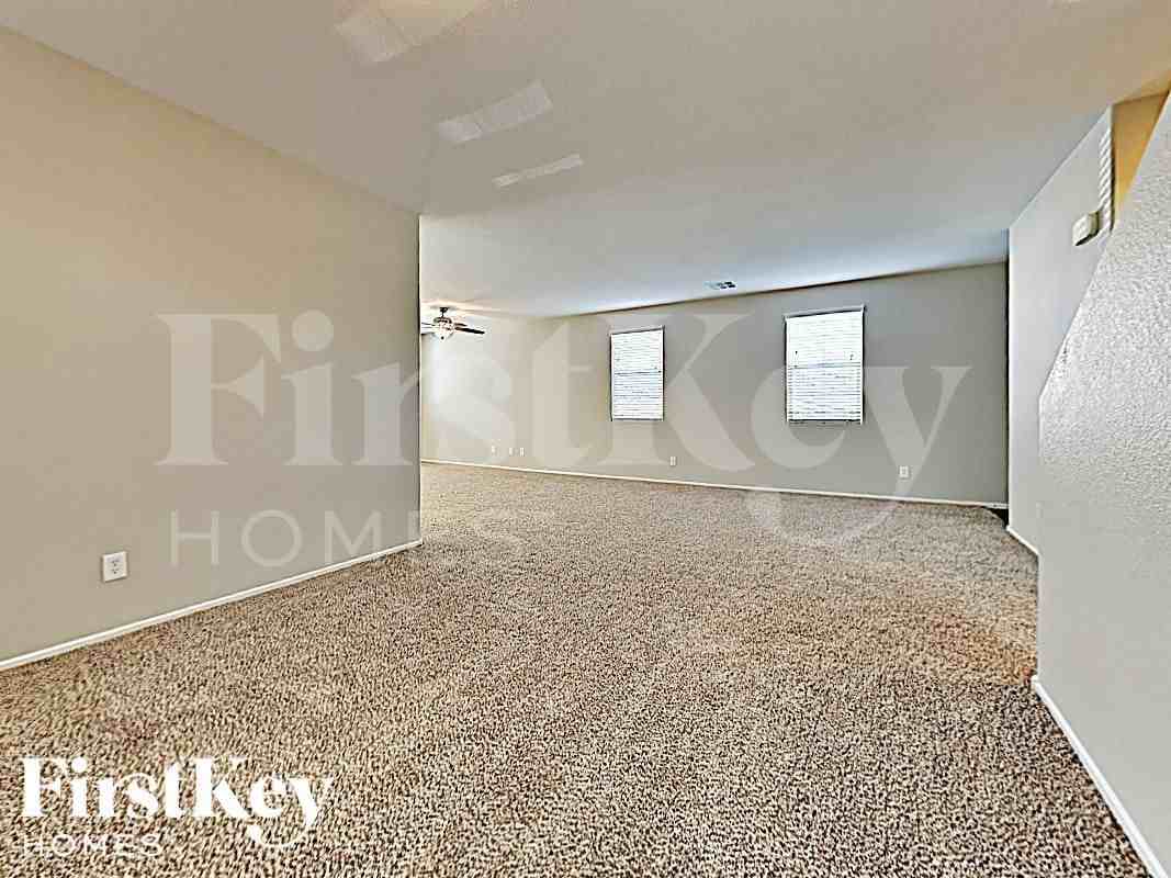 8663 Bella Sparkle Ave - Photo 3 of 17