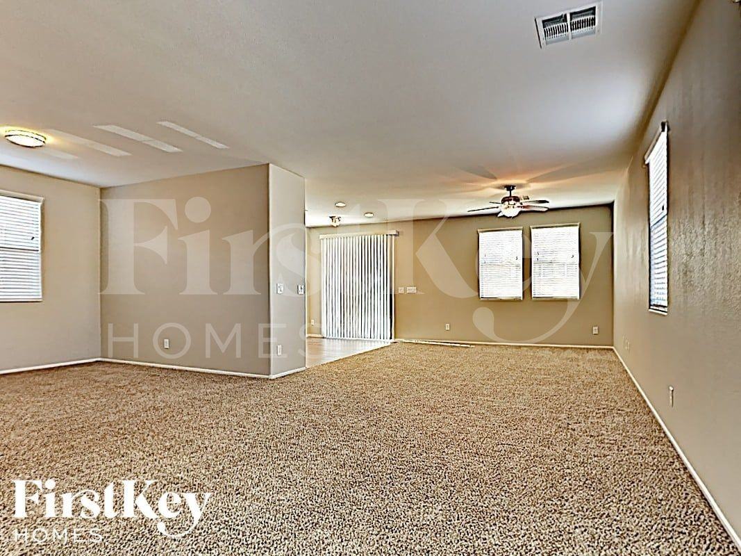8663 Bella Sparkle Ave - Photo 4 of 17