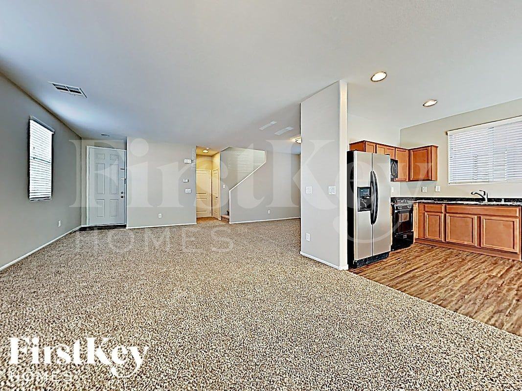 8663 Bella Sparkle Ave - Photo 5 of 17