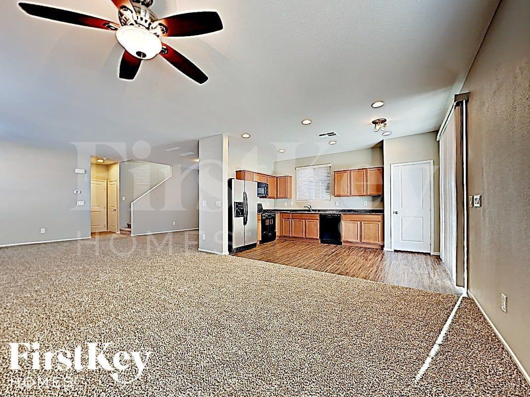 8663 Bella Sparkle Ave - Photo 6 of 17