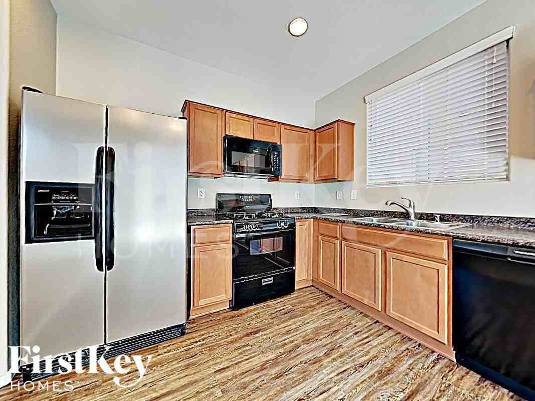 8663 Bella Sparkle Ave - Photo 7 of 17