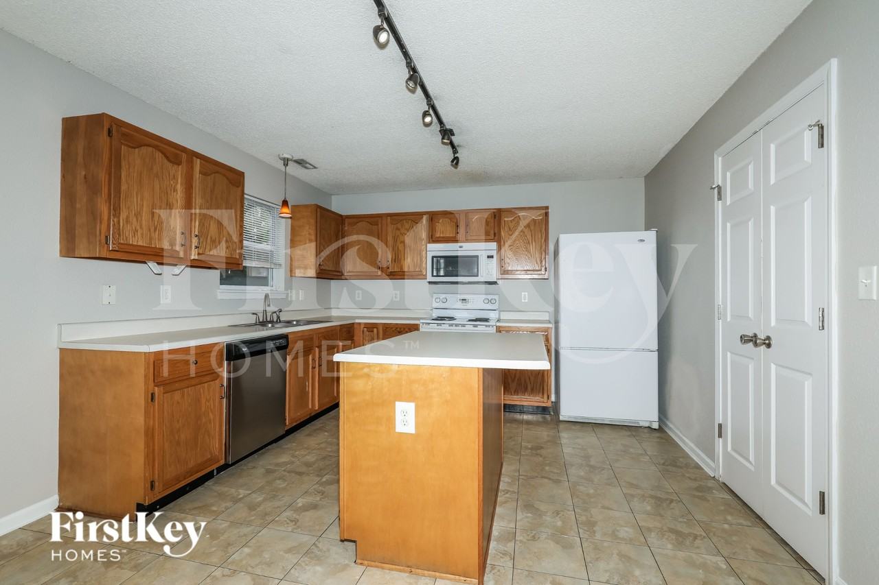 5356 Wood Hollow Dr - Photo 4 of 16