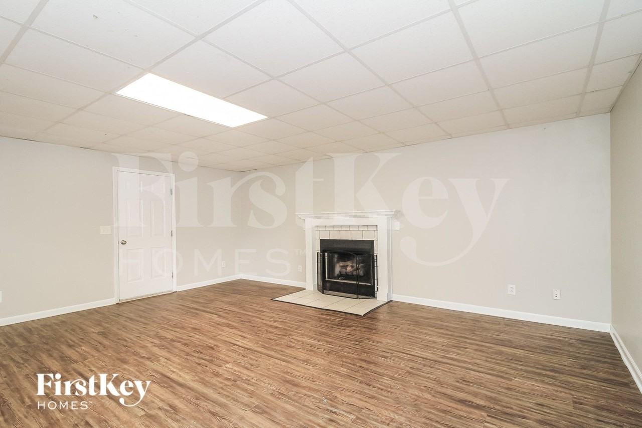 5041 Windsbury Ridge Rd - Photo 3 of 15