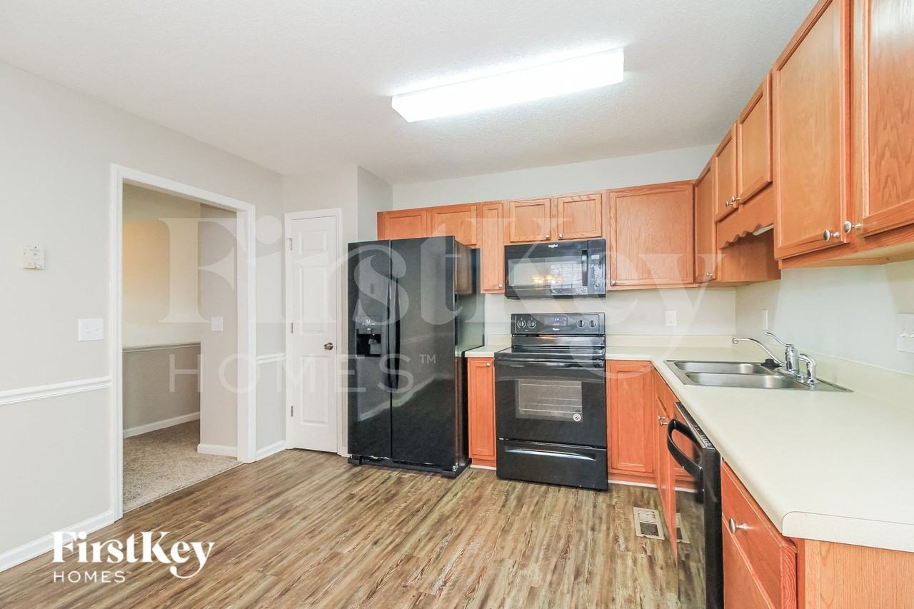 5041 Windsbury Ridge Rd - Photo 6 of 15