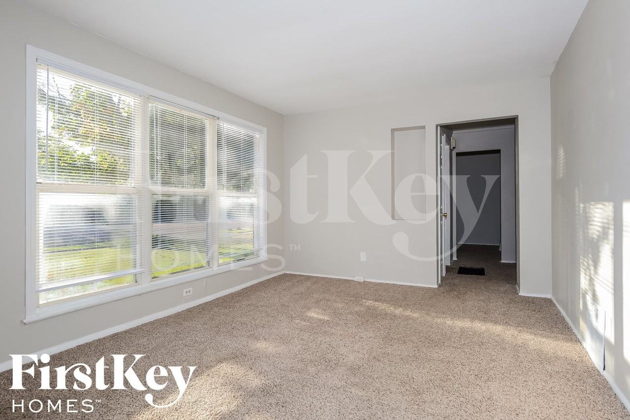 4505 Washington St - Photo 3 of 15
