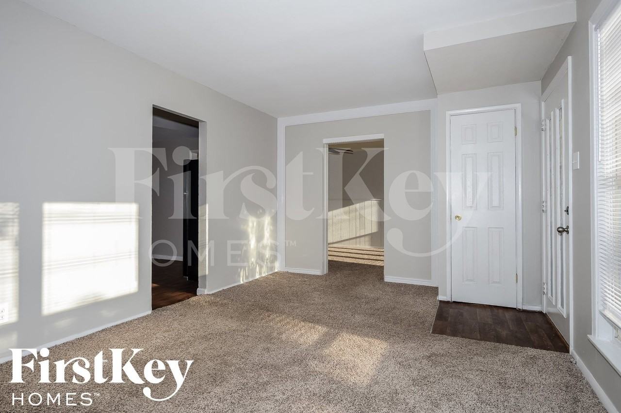 4505 Washington St - Photo 4 of 15
