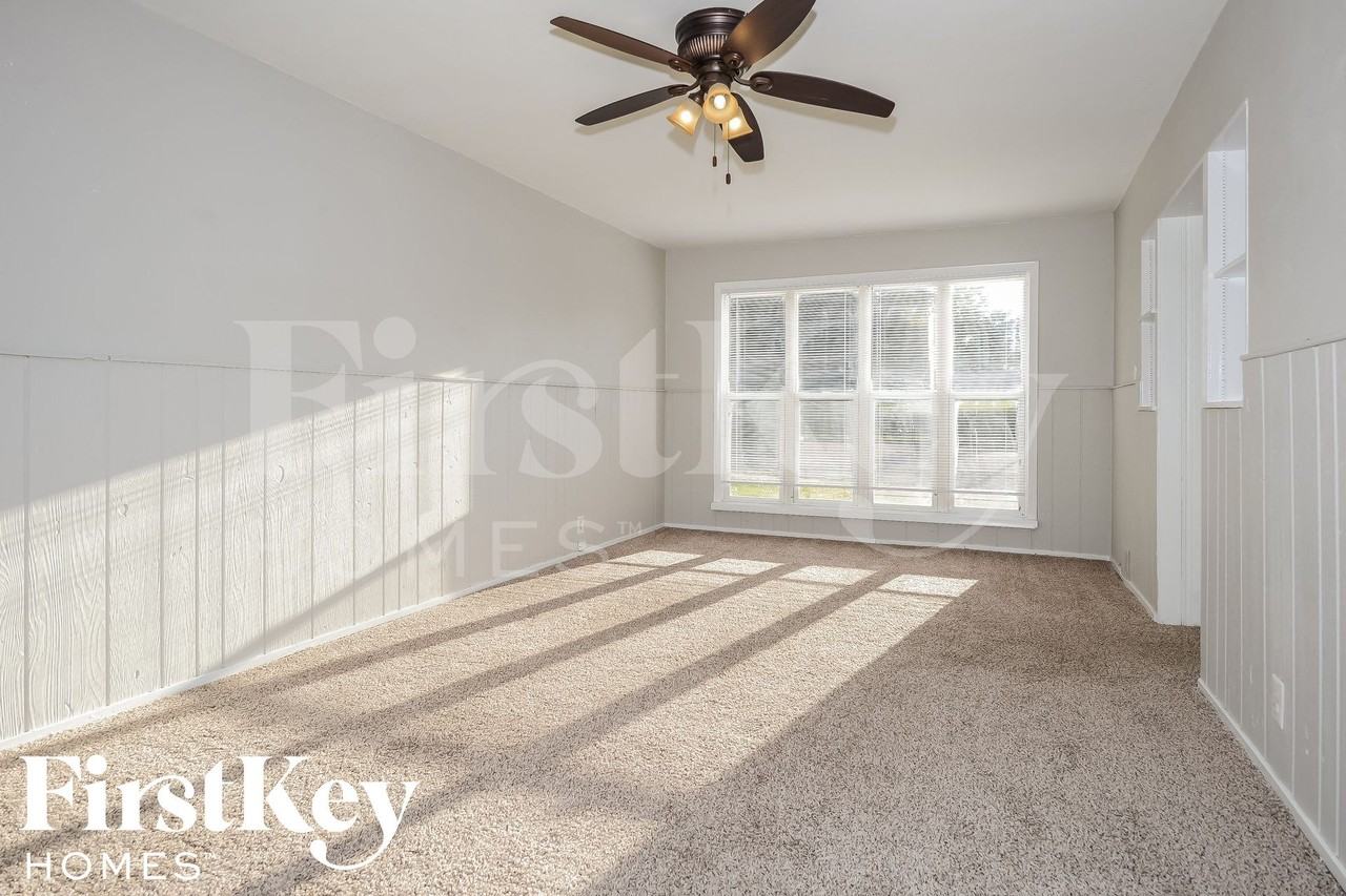 4505 Washington St - Photo 7 of 15