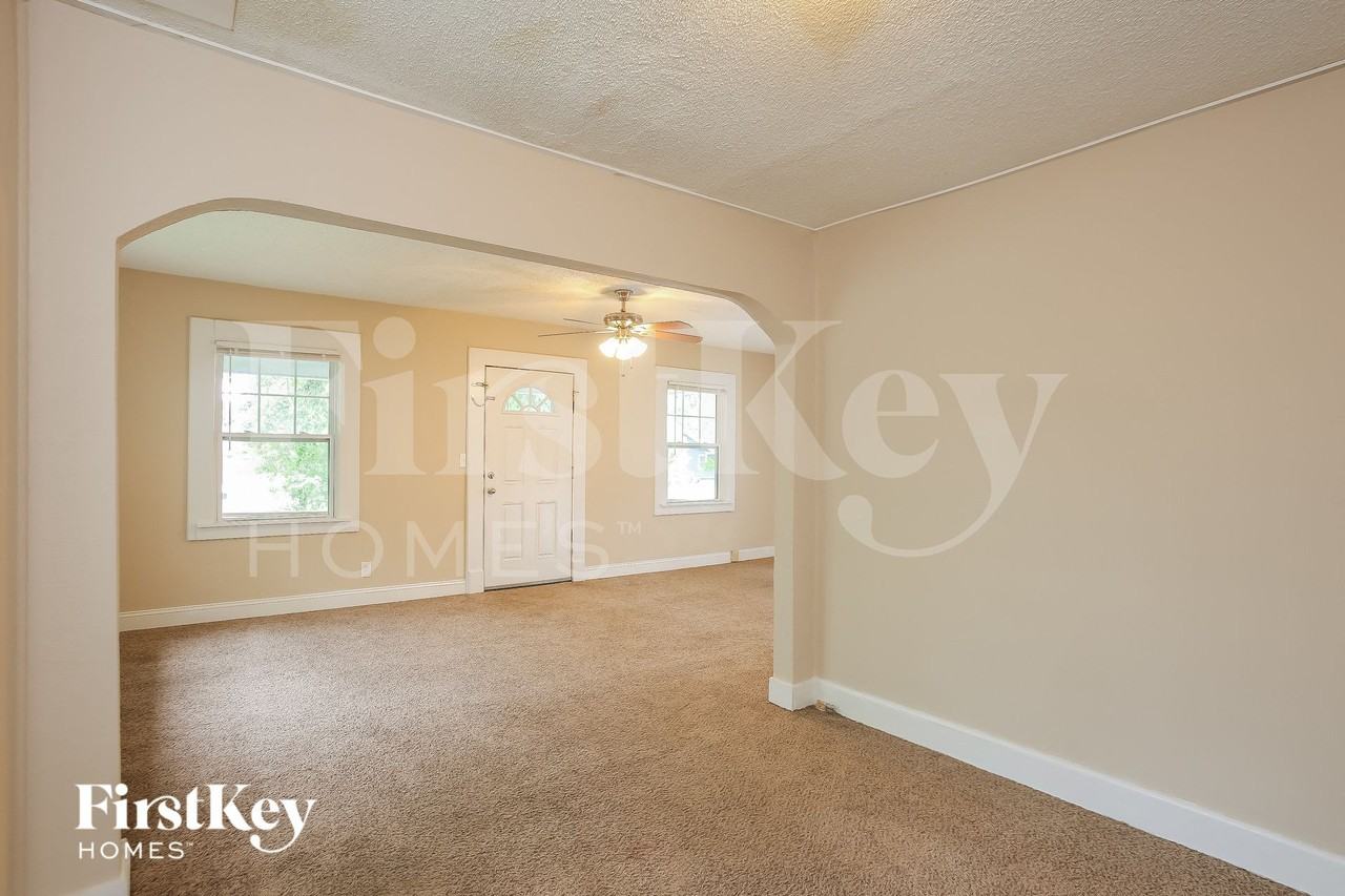 4459 N Chestnut Ave - Photo 5 of 15