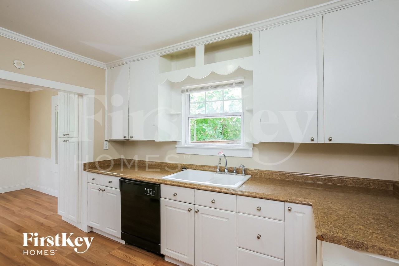 4459 N Chestnut Ave - Photo 6 of 15