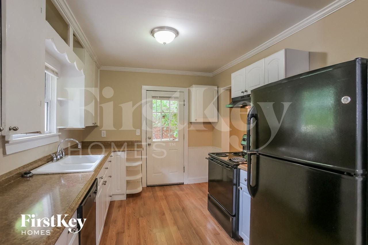 4459 N Chestnut Ave - Photo 7 of 15