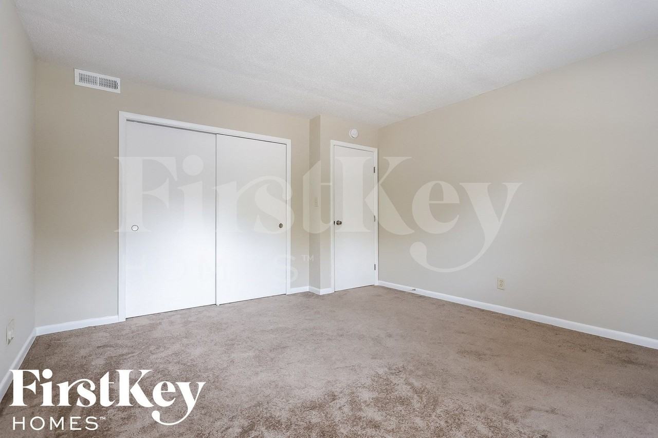 4222 W 47th St - Photo 7 of 15