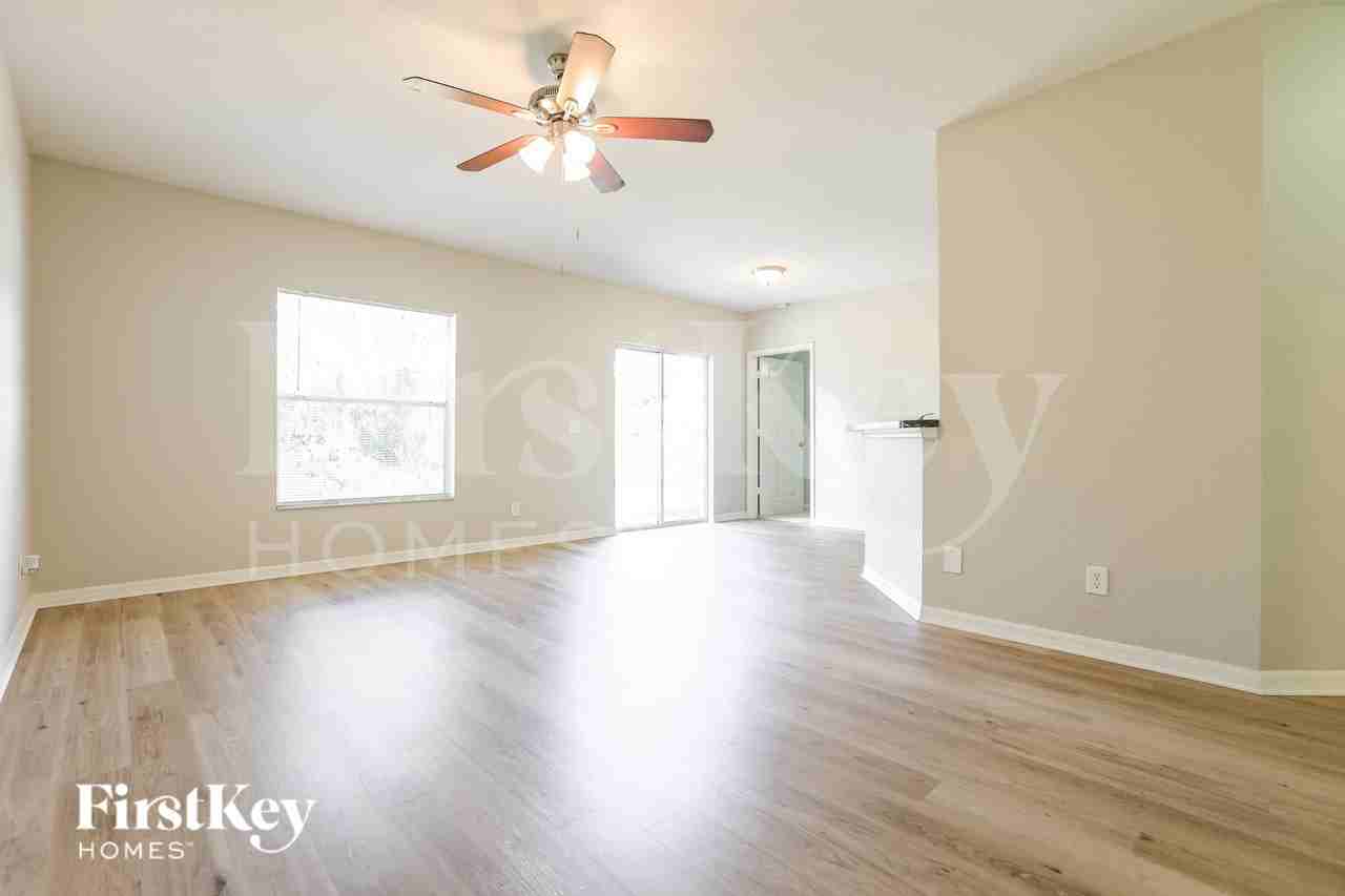 4167 N Biscayne Dr - Photo 2 of 15
