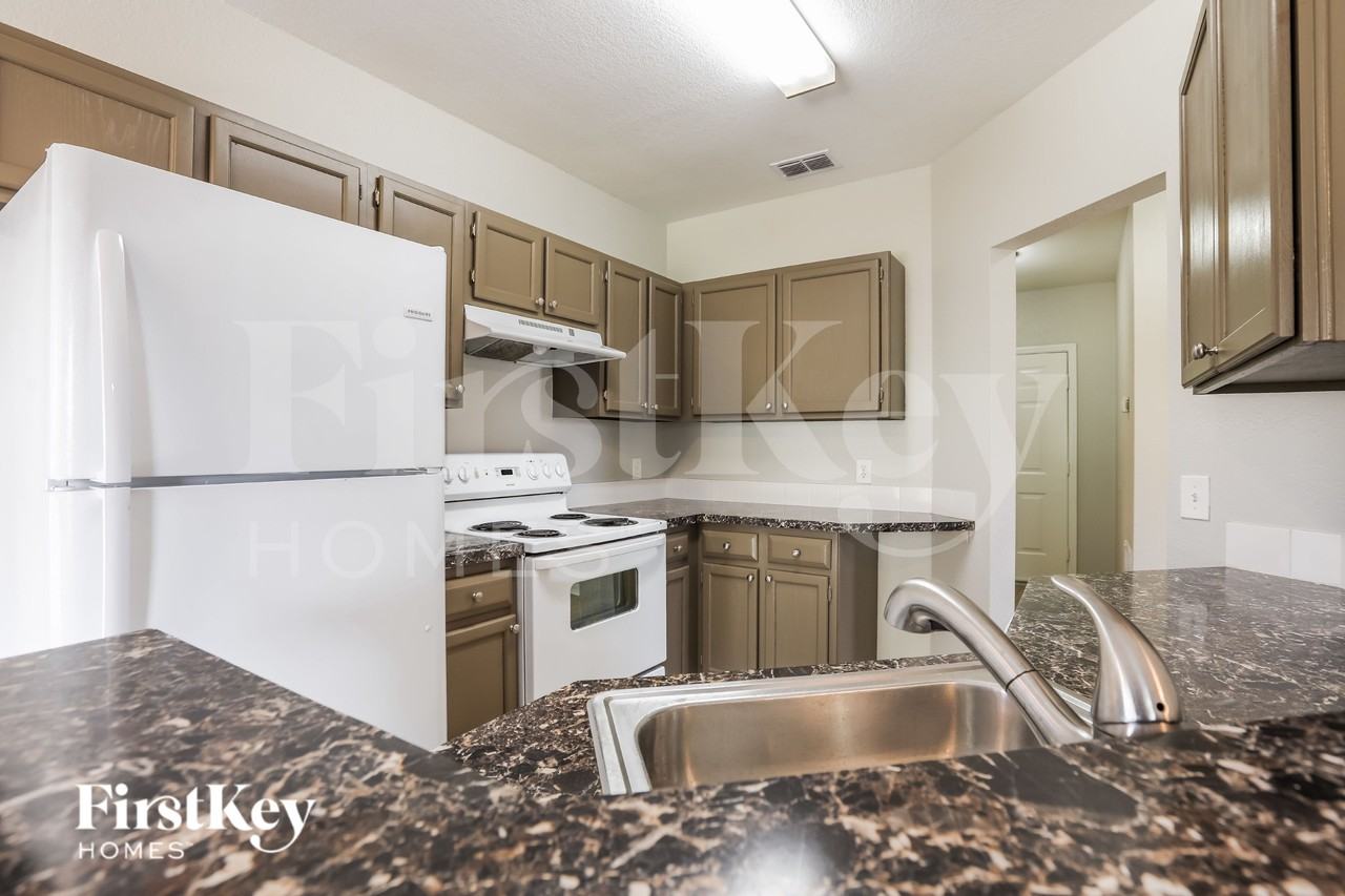 4167 N Biscayne Dr - Photo 6 of 15