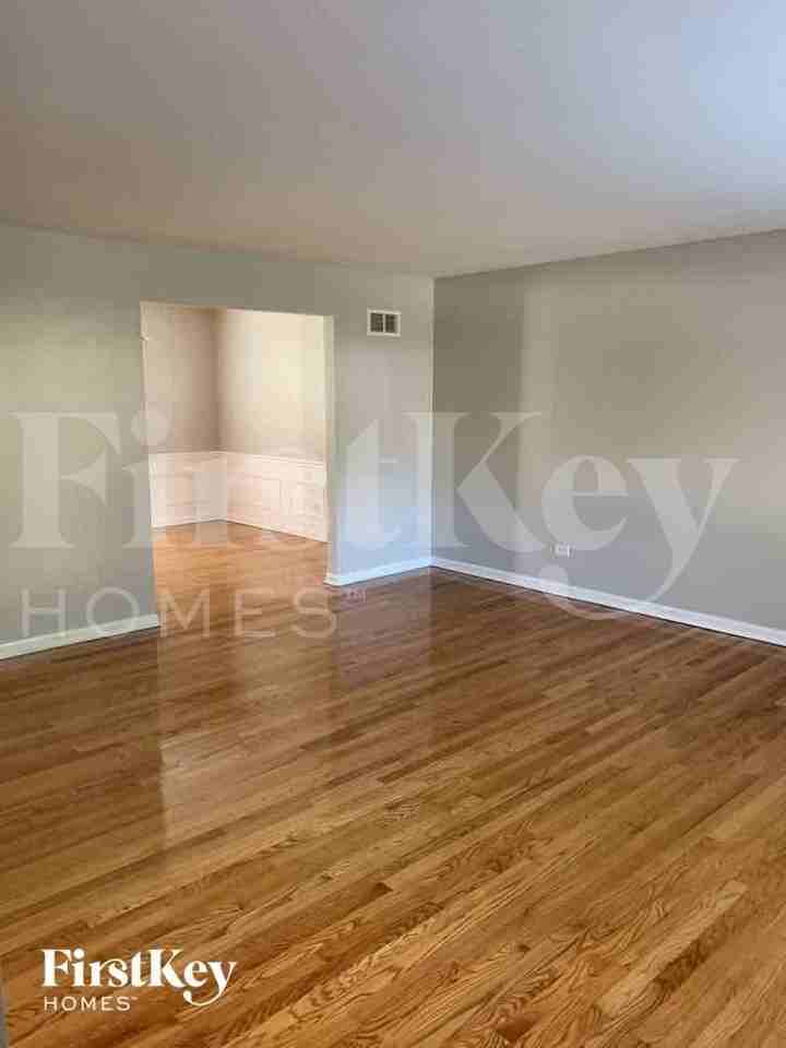 3512 Oak St - Photo 2 of 13