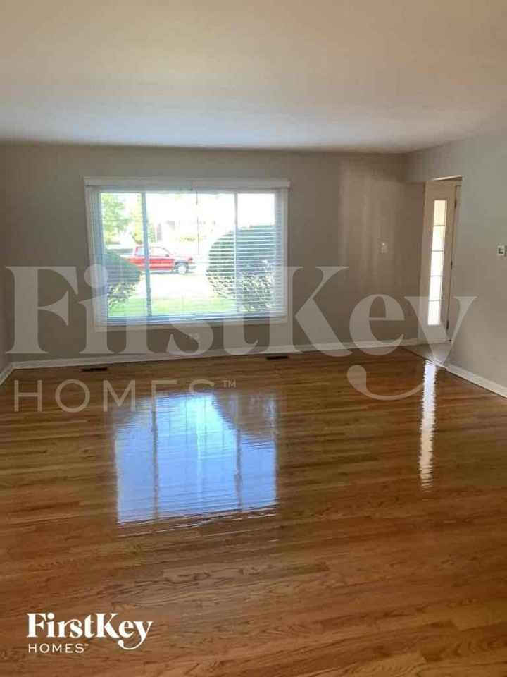 3512 Oak St - Photo 3 of 13