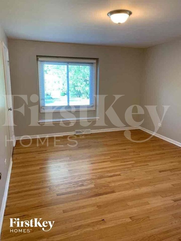3512 Oak St - Photo 7 of 13