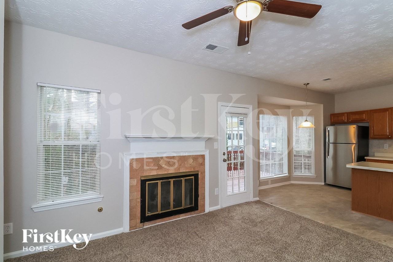 3010 Scepter Dr - Photo 2 of 15