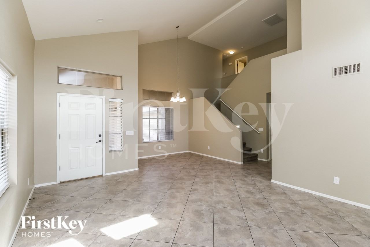 2501 W Mericrest Way - Photo 3 of 15